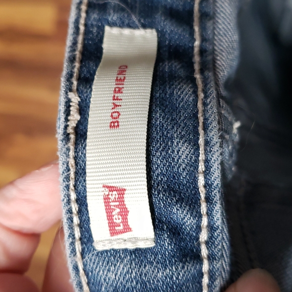HOST PICK. Girl's Levis Boyfriend Distressed Jeans Size 8 - Picture 3 of 4